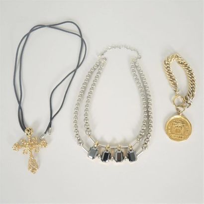 CHANEL VINTAGE, CHRISTIAN LACROIX et ANONYME
BRACELET-GOURMETTE...