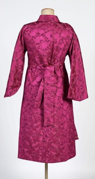 ANONYME
MANTEAU d'inspiration kimono en soie...