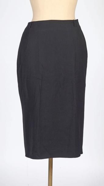 MAX MARA, INFINITF
DEUX PANTALONS en laine...