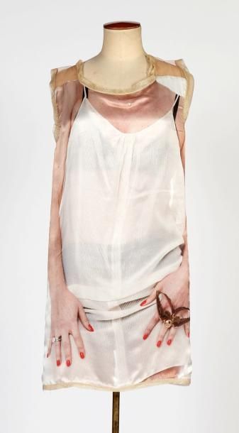 VENERA ARAPU
ROBE en satin de soie imprimée...