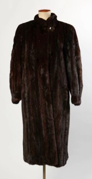 ANONYME Vintage 
MANTEAU en vison dark allongé,...