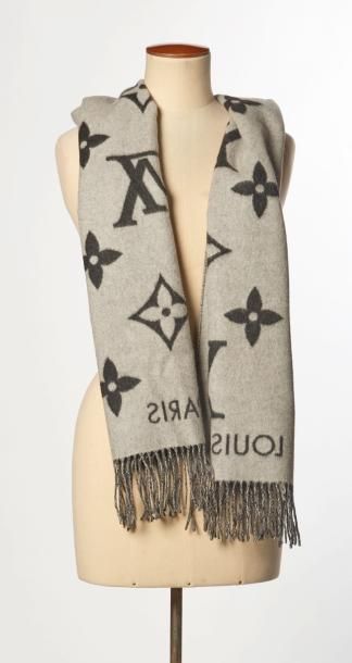 LOUIS VUITTON
ETOLE réversible en cachemire...