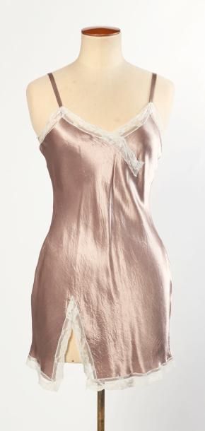 JAD
QUATRE ROBES-COMBINAISON en acétate stretch...