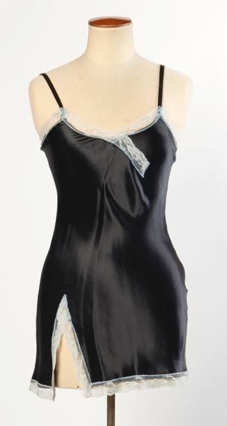 JAD
QUATRE ROBES-COMBINAISON en acétate stretch...