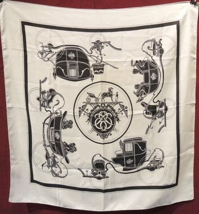 HERMES Paris Vintage 
CARRE en twill de soie...