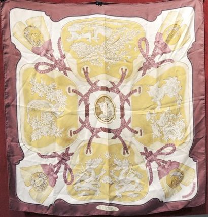 HERMES Paris Vintage 
CARRE en twill de soie...