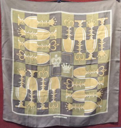 HERMES Paris Vintage 
CARRE en twill de soie...