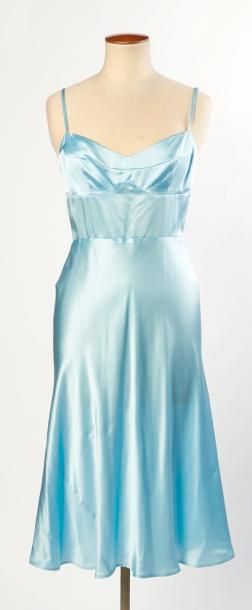 TARA JARMON
ROBE en satin de soie bleue à...