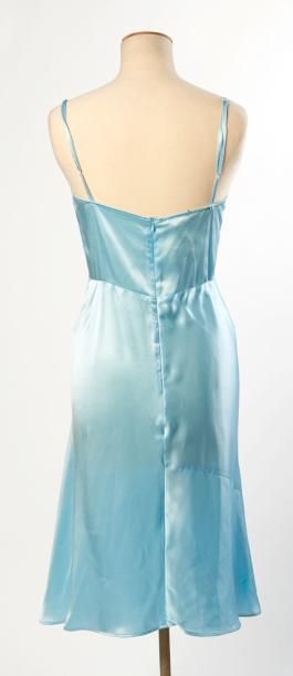 TARA JARMON
ROBE en satin de soie bleue à...