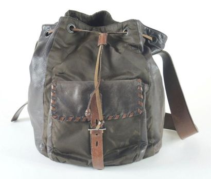 PRADA vintage
SAC en cuir et nylon chocolat...