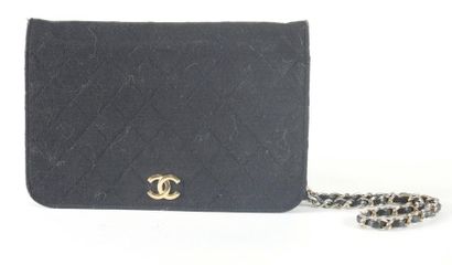 CHANEL VINTAGE circa 1990
SAC à RABAT en...