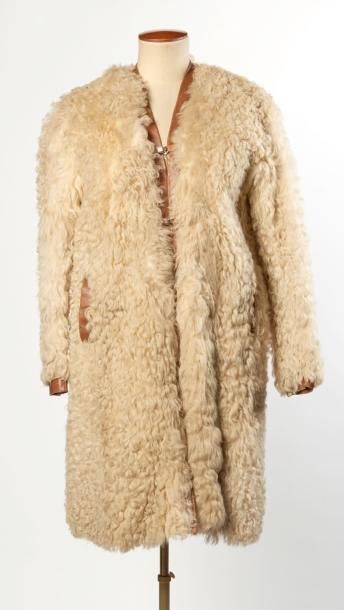 ANONYME Vintage 
MANTEAU 7/8 en agneau lainé...