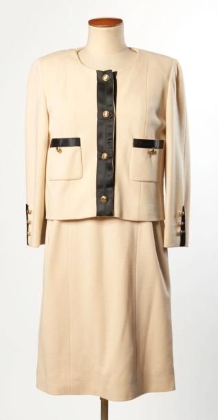 CHANEL BOUTIQUE Vintage
ENSEMBLE en lainage...