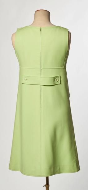 COURREGES COUTURE FUTURE circa 1970
ROBE...