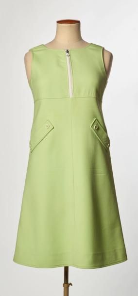 COURREGES COUTURE FUTURE circa 1970
ROBE...
