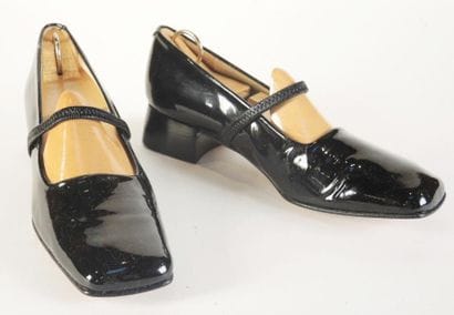 ANGELINA
PAIRE DE BABIES en cuir vernis noir,...