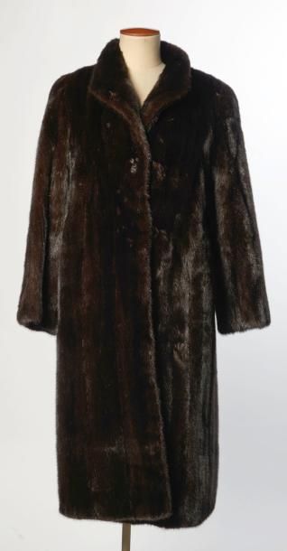 J CROIZET vintage
Long MANTEAU en vison dark...