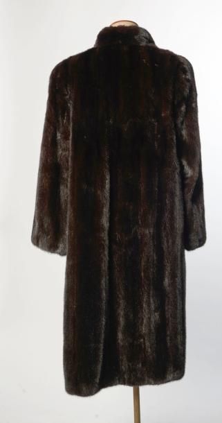 J CROIZET vintage
Long MANTEAU en vison dark...