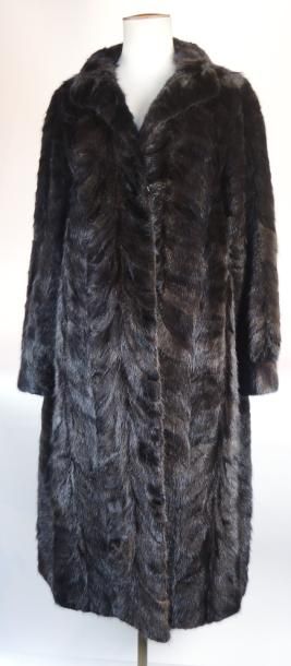 TONY LARA 
MANTEAU en patchwork de vison...