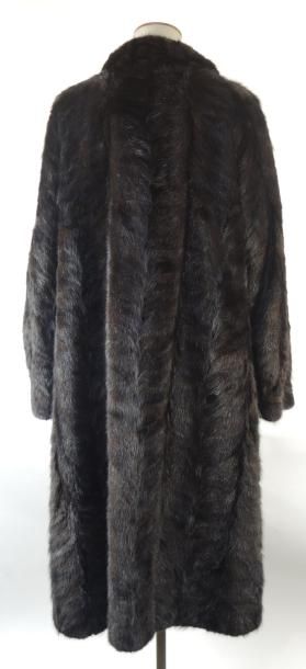 TONY LARA 
MANTEAU en patchwork de vison...