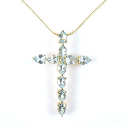 PENDENTIF CROIX TOPAZES
Pendentif en forme...