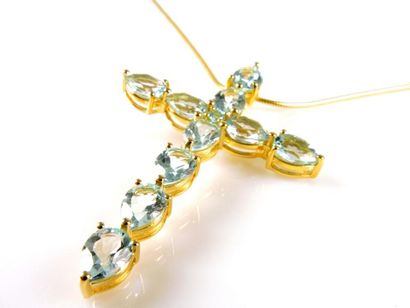 PENDENTIF CROIX TOPAZES
Pendentif en forme...
