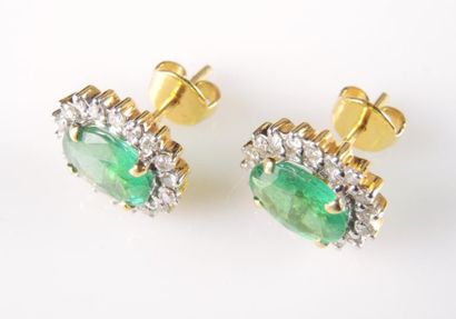 BOUCLES D'OREILLES EMERAUDES DIAMANTS
Paire...