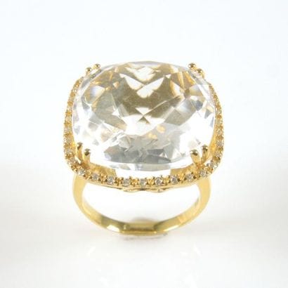 BAGUE CRISTAL DE ROCHE
Bague en argent doré...