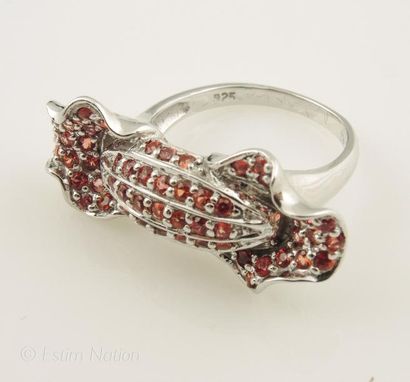 Bague saphirs
Bague en argent 925/°° motif...