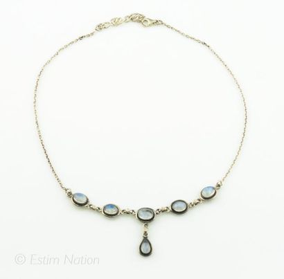 COLLIER OPALES
Collier en argent 925/°° rehaussé...