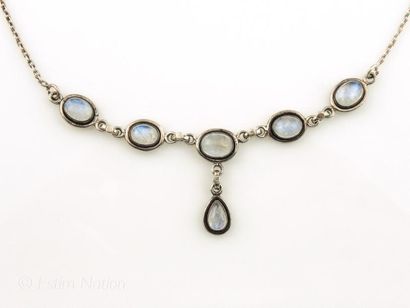 COLLIER OPALES
Collier en argent 925/°° rehaussé...