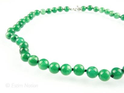 COLLIER JADE
Collier composé de perles de...