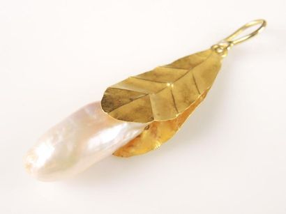 PENDENTIF EN OR ET PERLE KESHI
Pendentif...