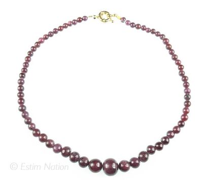 COLLIER RUBIS
Collier en chute composé de...