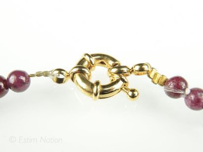 COLLIER RUBIS
Collier en chute composé de...