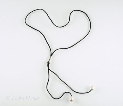 COLLIER CUIR ET PERLES
Collier ''dit cravate''...