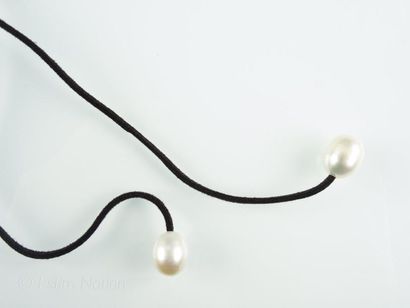 COLLIER CUIR ET PERLES
Collier ''dit cravate''...