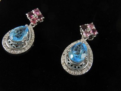 PAIRE DE PENDANTS D'OREILLES TOPAZE TOURMALINES
Paire...