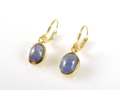 PAIRE DE PENDANTS D'OREILLES SAPHIR
Paire...