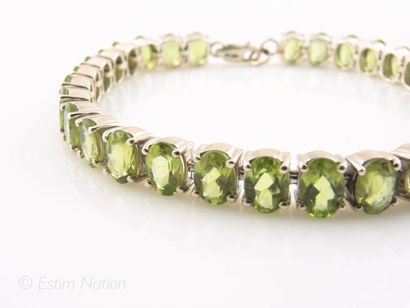 BRACELET PERIDOTS
Bracelet articulé en argent...