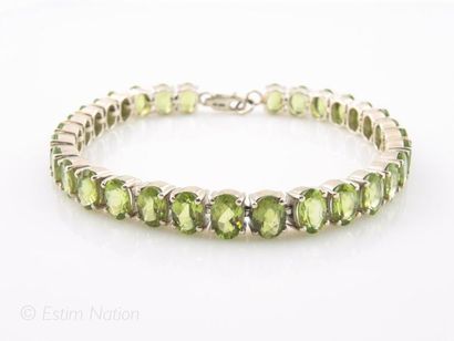 BRACELET PERIDOTS
Bracelet articulé en argent...
