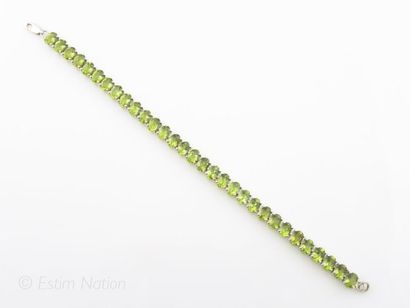 BRACELET PERIDOTS
Bracelet articulé en argent...