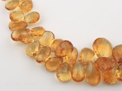 COLLIER CITRINES
Collier en chute composé...