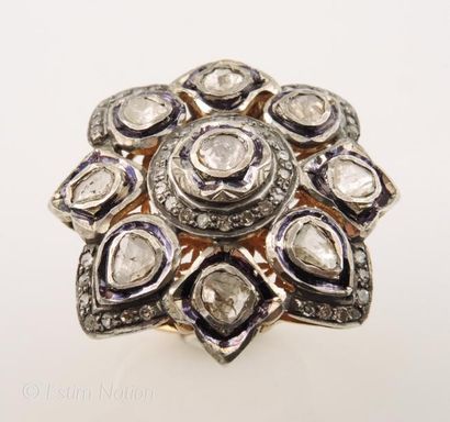 BAGUE ''FLEUR DE DIAMANT''
Bague en or jaune...