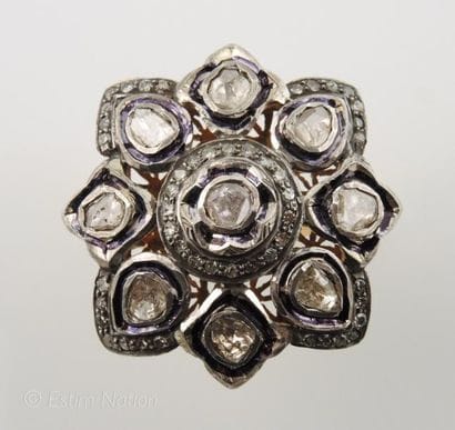 BAGUE ''FLEUR DE DIAMANT''
Bague en or jaune...