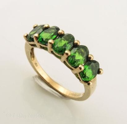 BAGUE SAPHIRS VERTS
Bague en or 9k 375/°°...