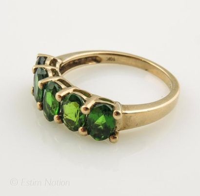 BAGUE SAPHIRS VERTS
Bague en or 9k 375/°°...