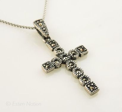 CHAINE PENDENTIF CROIX
Chaîne en argent 925/°°...