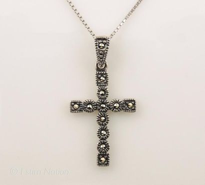 CHAINE PENDENTIF CROIX
Chaîne en argent 925/°°...