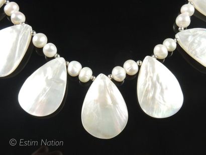 COLLIER NACRE
Collier ''dit de la mariée''...